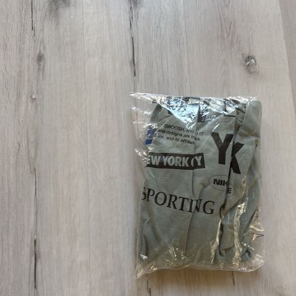 NIKE SPORTSWEAR JUST DO IT NYC GRAPHIC LONG-SLEEVE T-SHIRT size L NWT in pkg - Picture 6 of 8